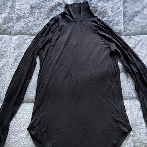 Lululemon turtleneck long sleeve sz 4